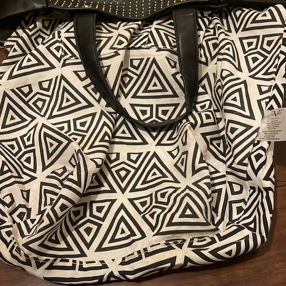 Versace 1969 Abbigliamento Sportivo SRL Tote - Picture 8 of 12